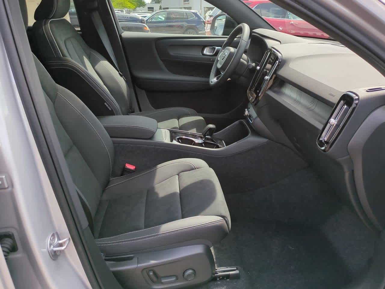 Thumbnail: 2024 Volvo C40 - 19