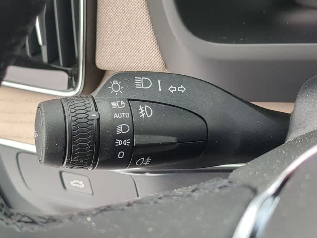 Thumbnail: 2026 Volvo XC90 - 25