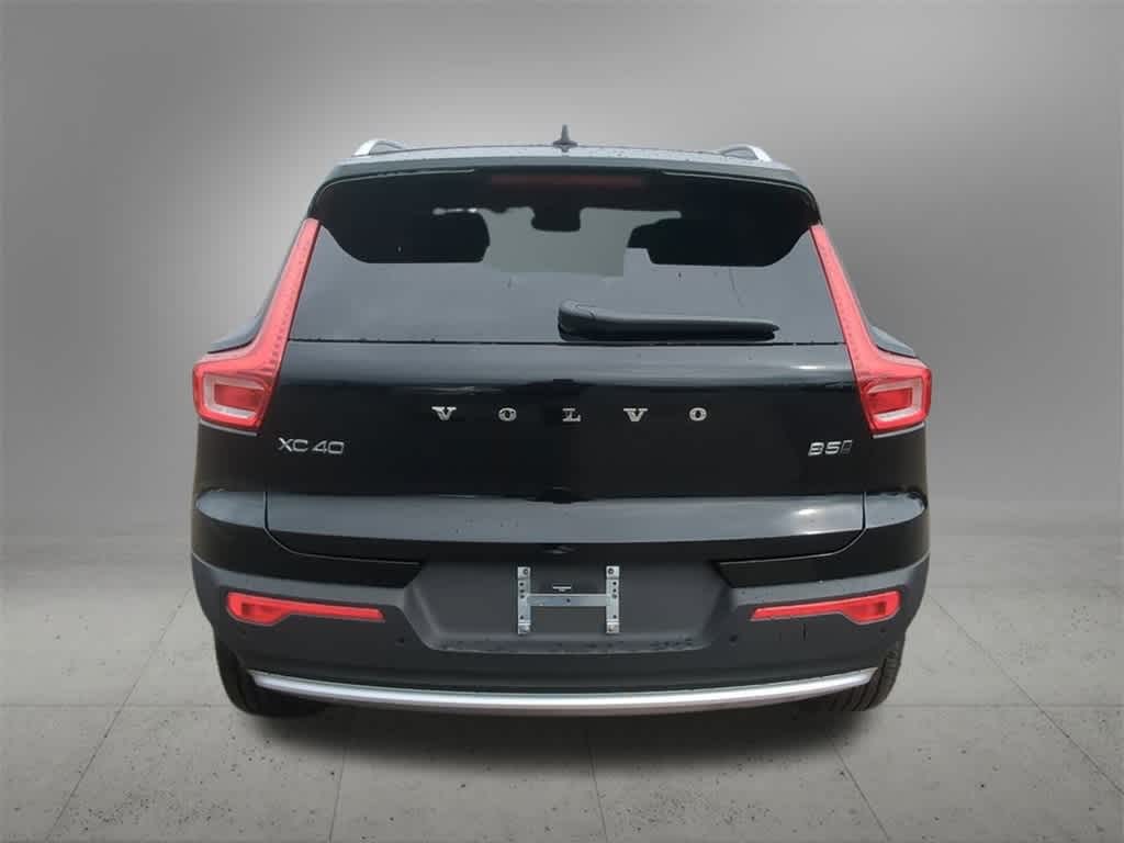 Thumbnail: 2025 Volvo XC40 - 5