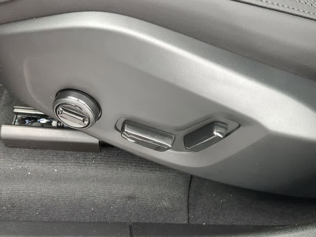 Thumbnail: 2026 Volvo XC60 - 16