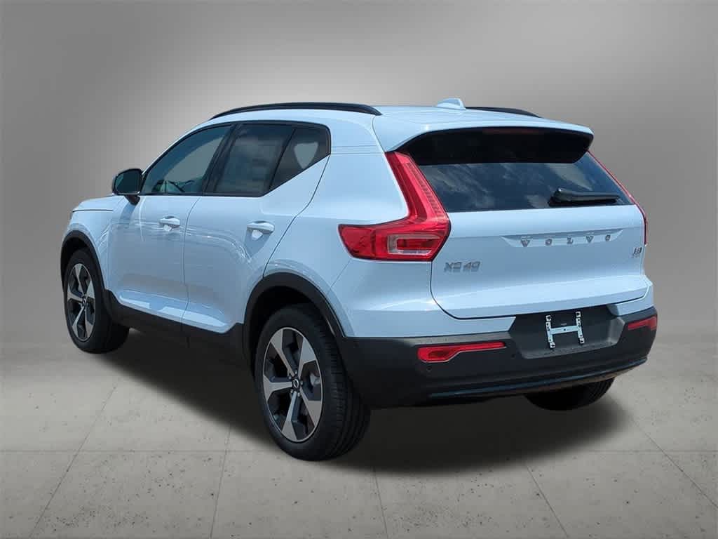 Thumbnail: 2026 Volvo XC40 - 4