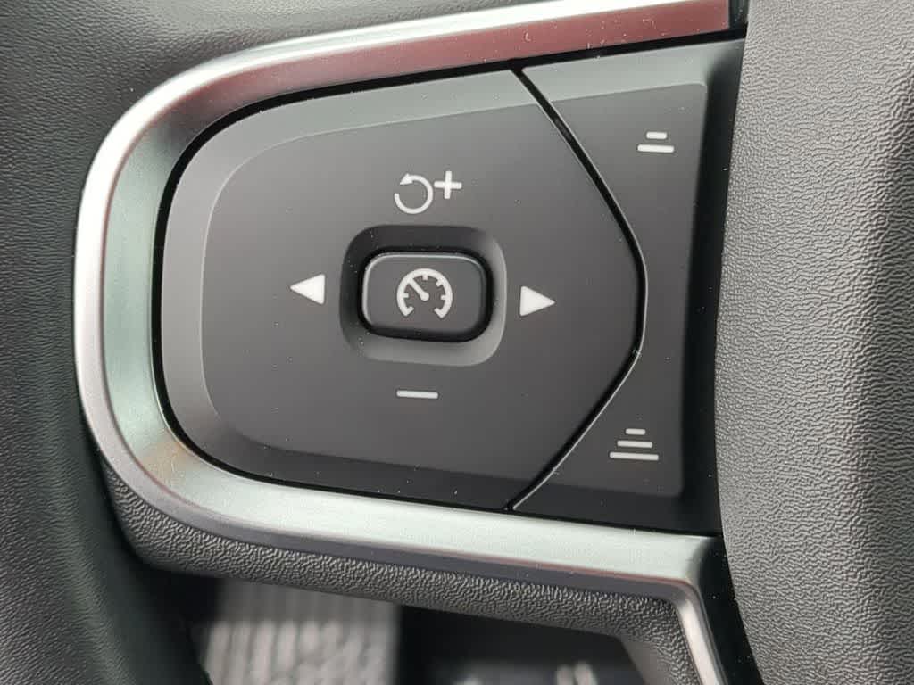 Thumbnail: 2025 Volvo XC60 - 22