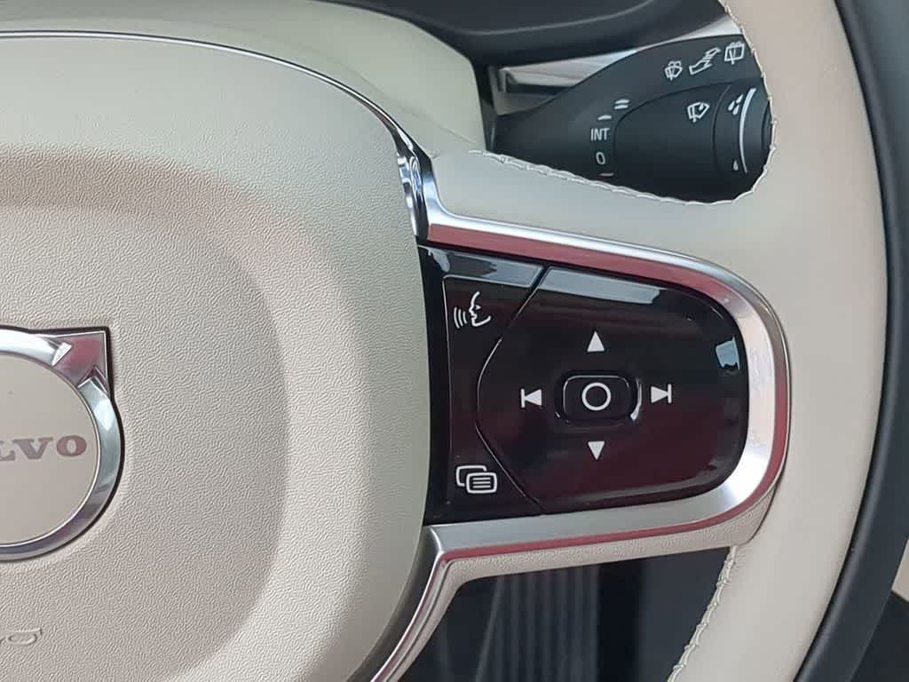 Thumbnail: 2026 Volvo XC60 - 23
