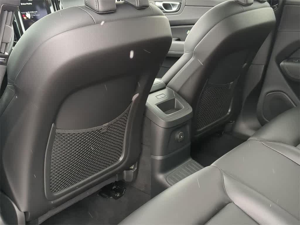 Thumbnail: 2025 Volvo XC60 - 17