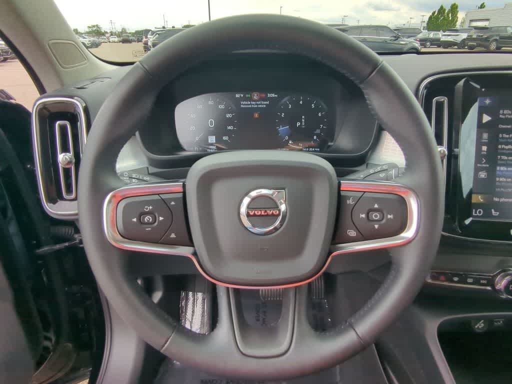 Thumbnail: 2021 Volvo XC40 - 21