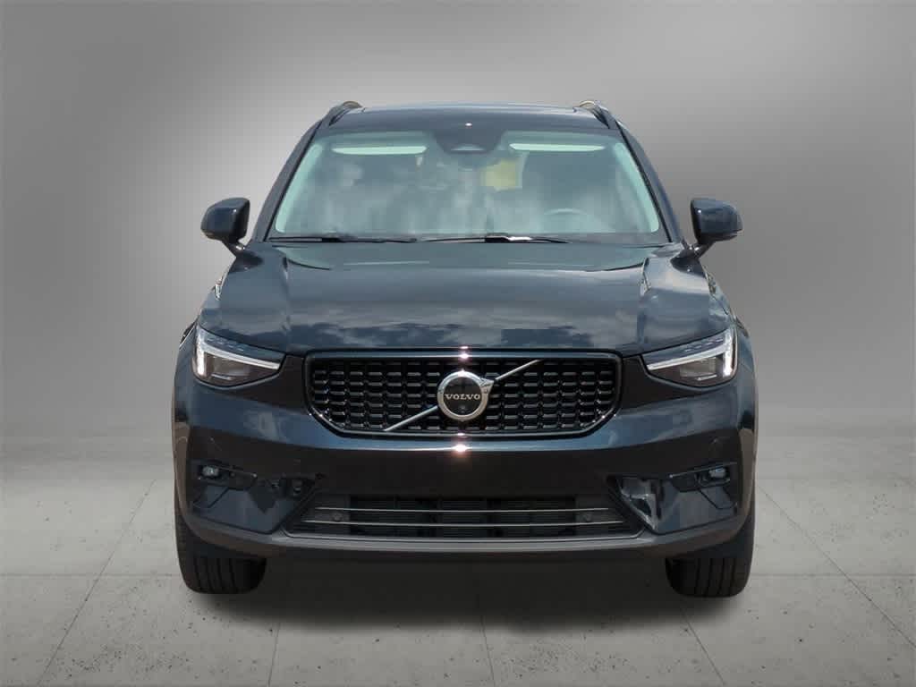 Thumbnail: 2025 Volvo XC40 - 9