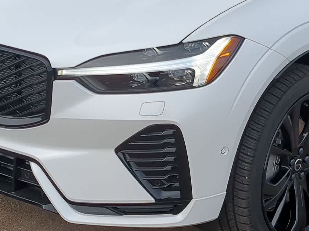 Thumbnail: 2026 Volvo XC60 - 10