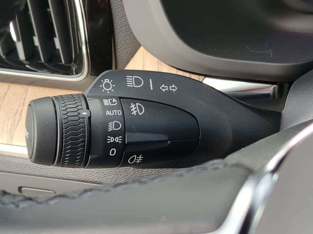 Thumbnail: 2026 Volvo XC60 - 25