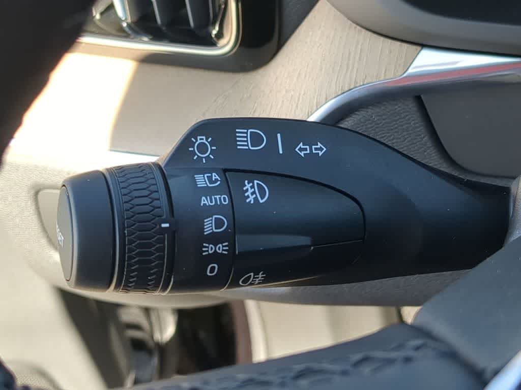 Thumbnail: 2026 Volvo XC60 - 25