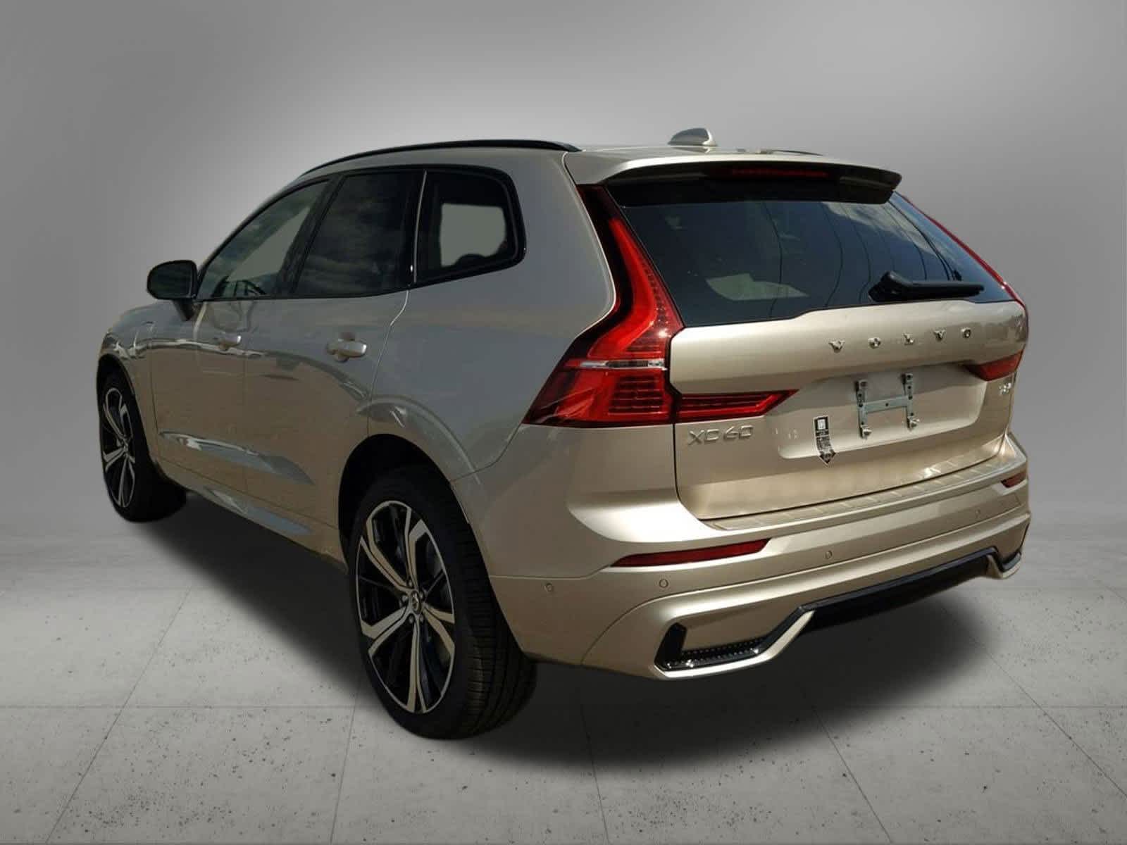 Thumbnail: 2025 Volvo XC60 - 4