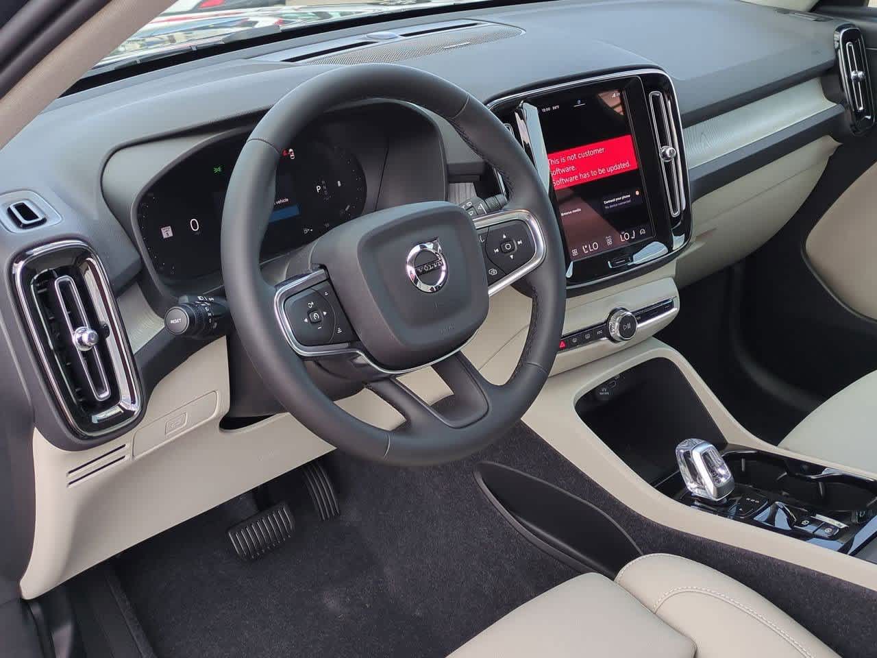 2026 Volvo XC40 photo 2