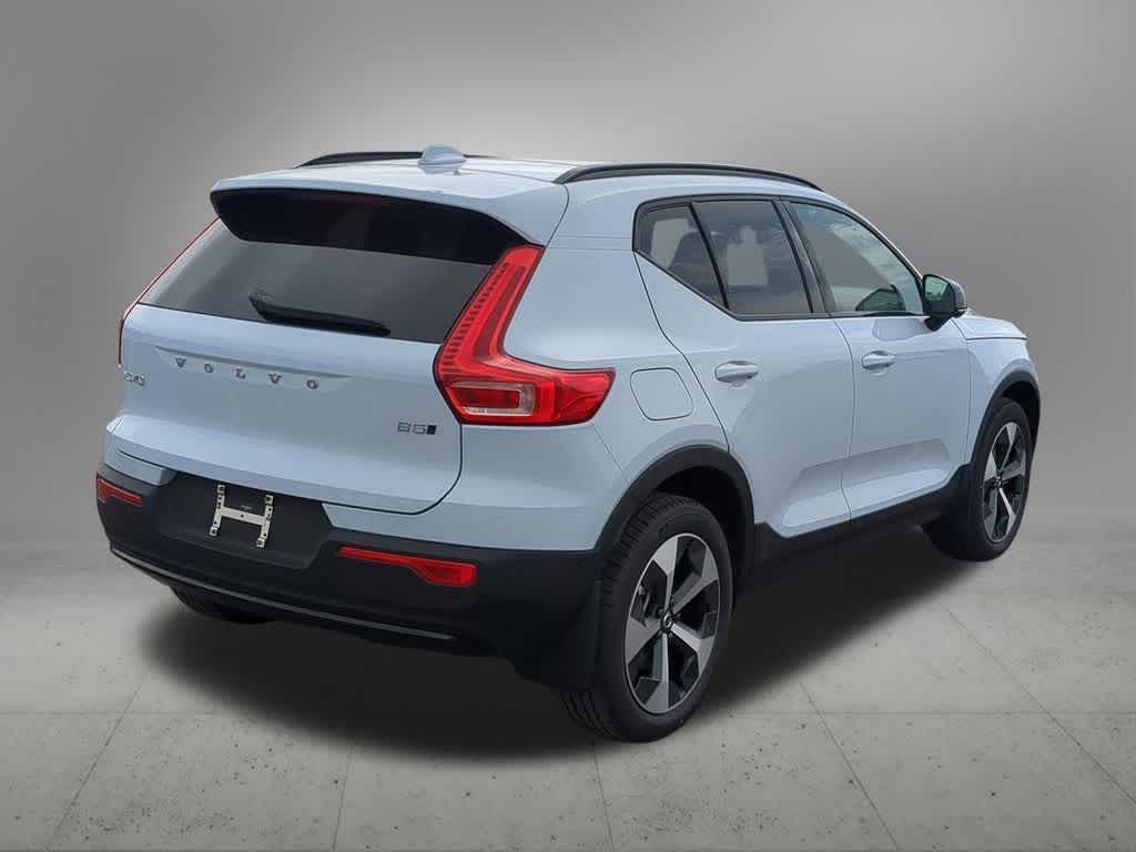 Thumbnail: 2026 Volvo XC40 - 6