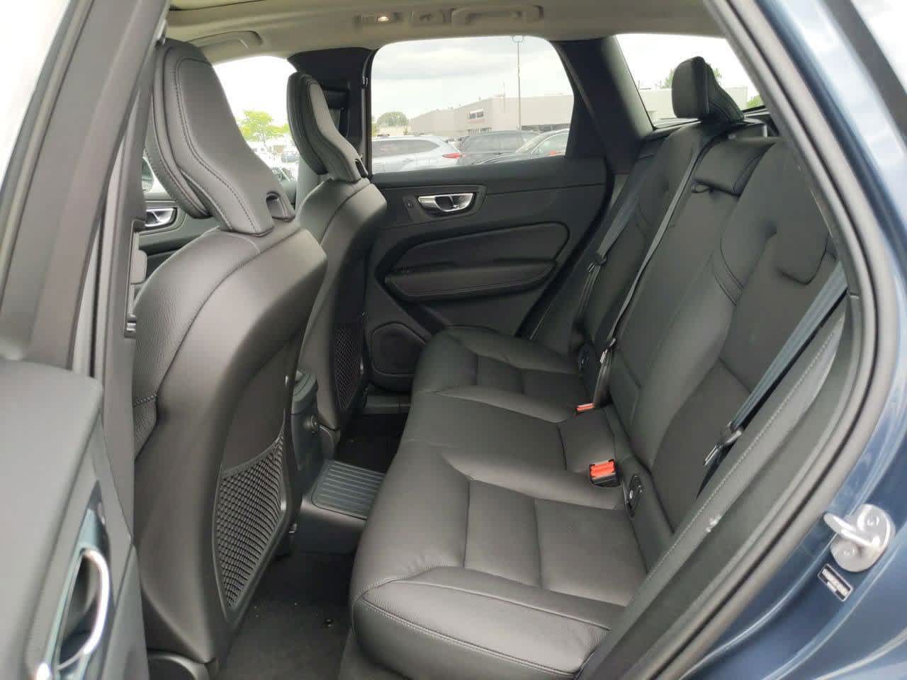 Thumbnail: 2025 Volvo XC60 - 17