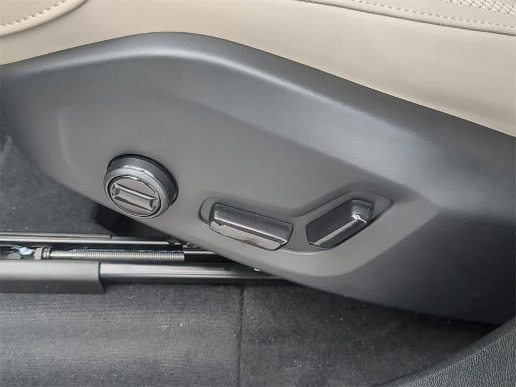 Thumbnail: 2026 Volvo XC60 - 16