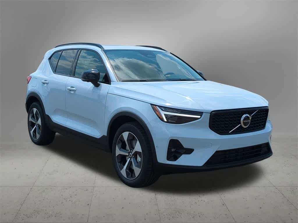 Thumbnail: 2026 Volvo XC40 - 8