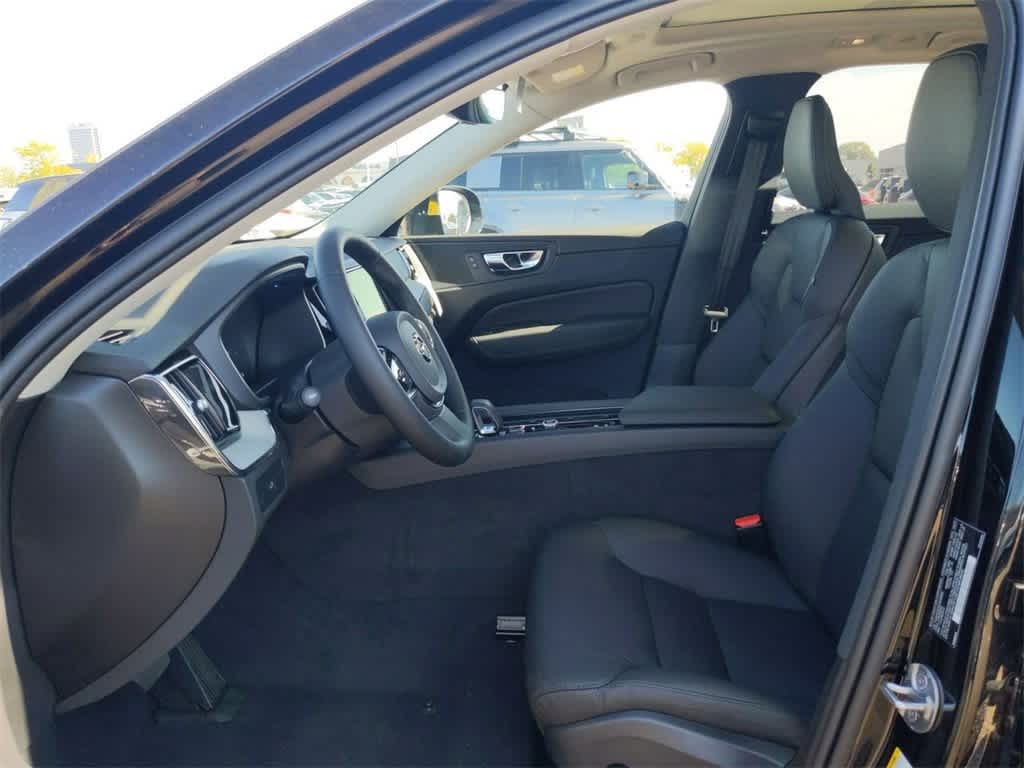 Thumbnail: 2025 Volvo XC60 - 14