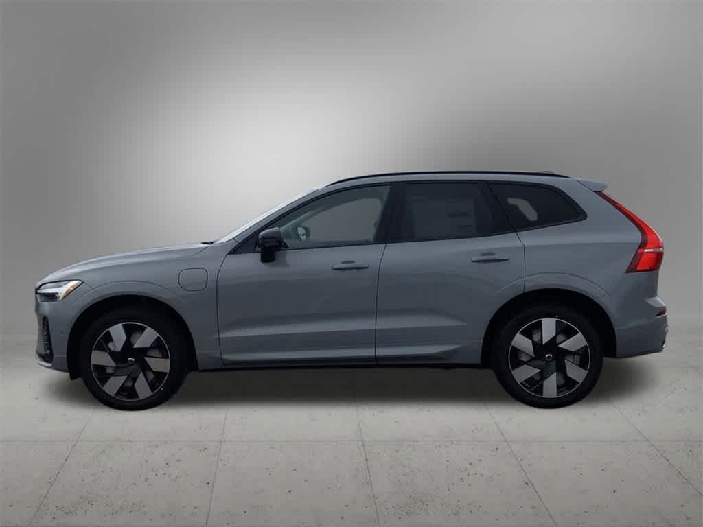 Thumbnail: 2025 Volvo XC60 - 3