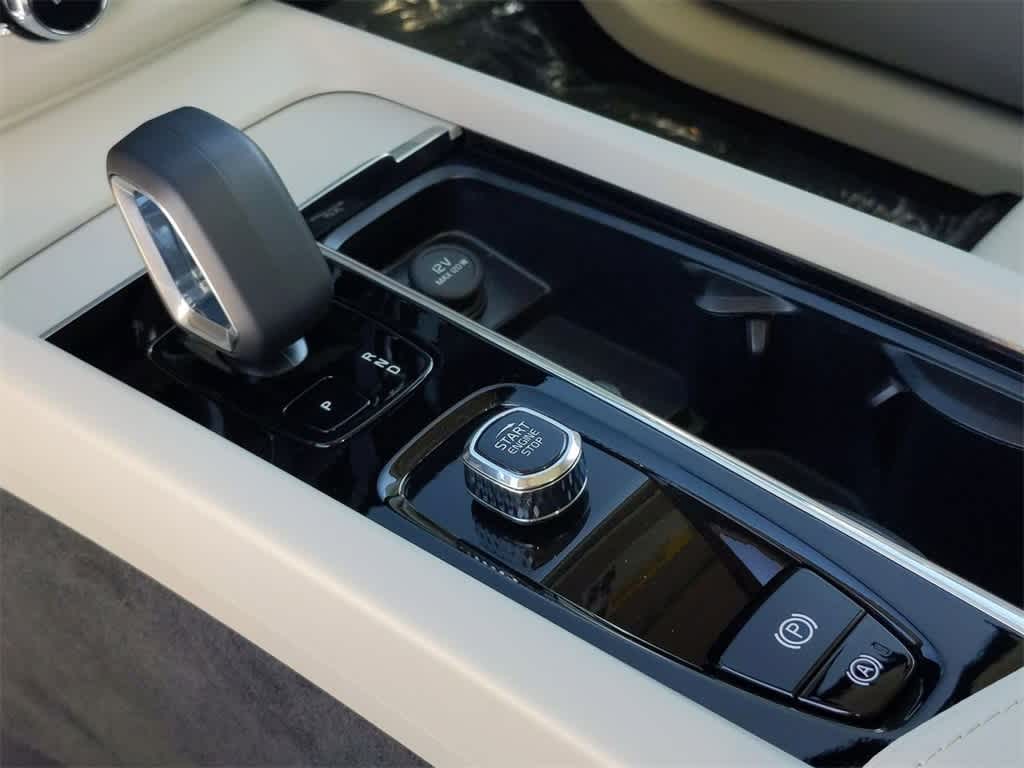 Thumbnail: 2025 Volvo XC60 - 24