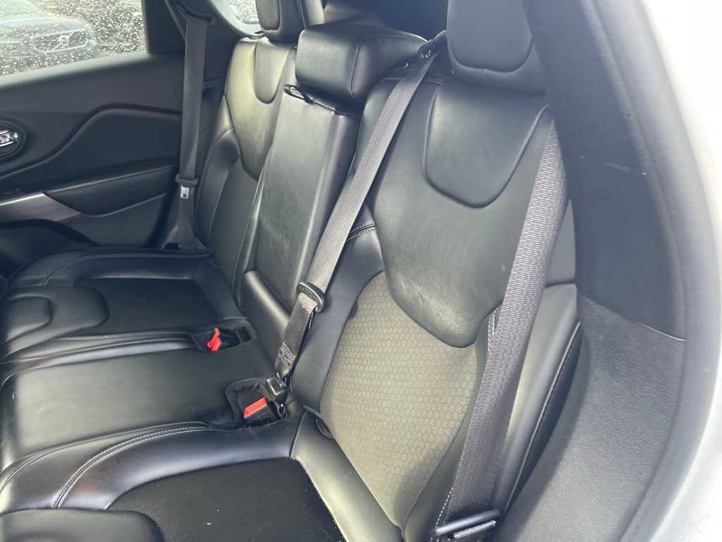 Thumbnail: 2020 Jeep Cherokee - 15