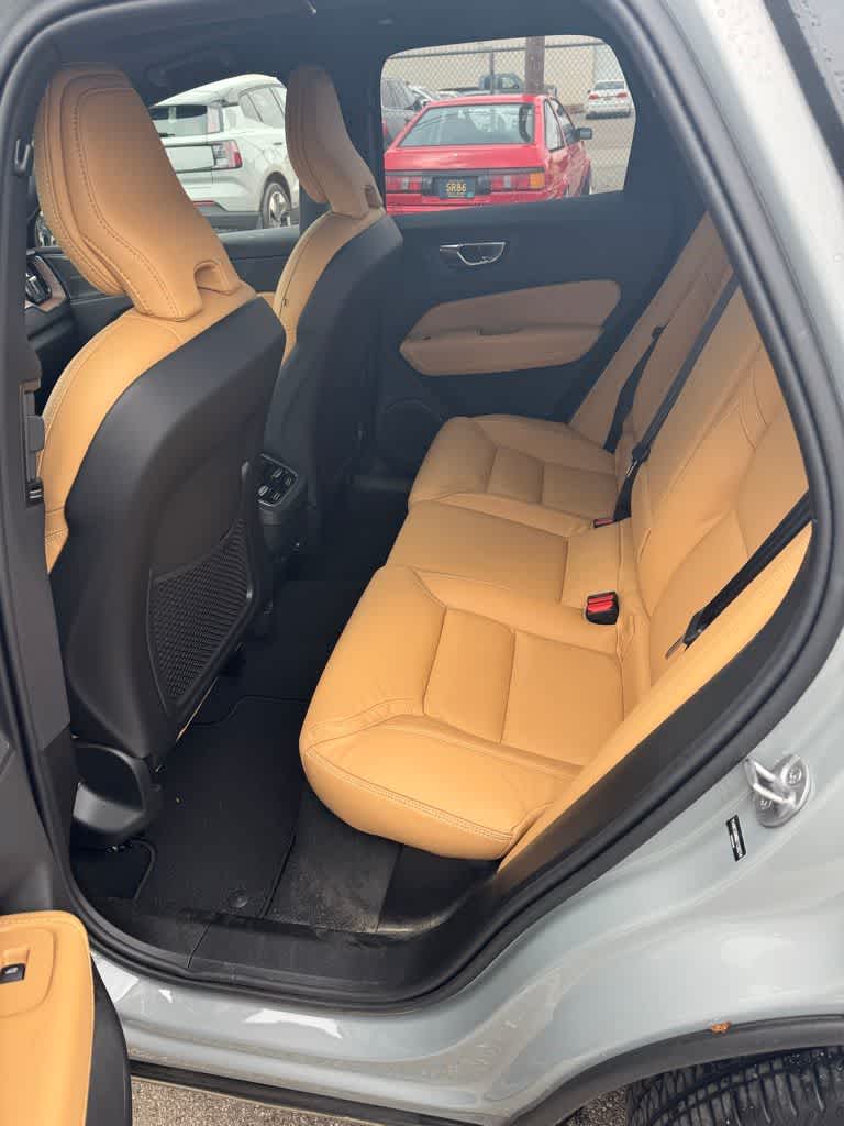 Thumbnail: 2025 Volvo XC60 - 14