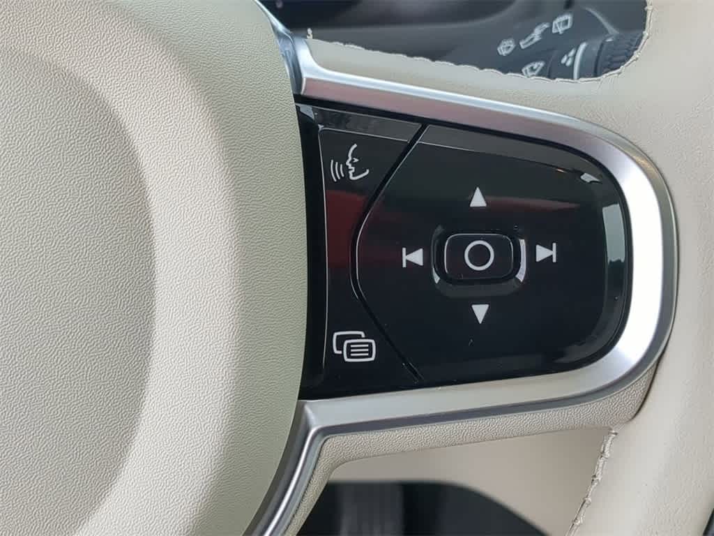 Thumbnail: 2023 Volvo XC90 - 25