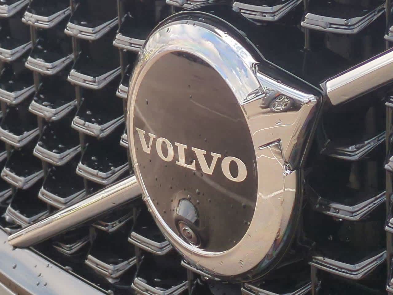 Thumbnail: 2025 Volvo XC60 - 10