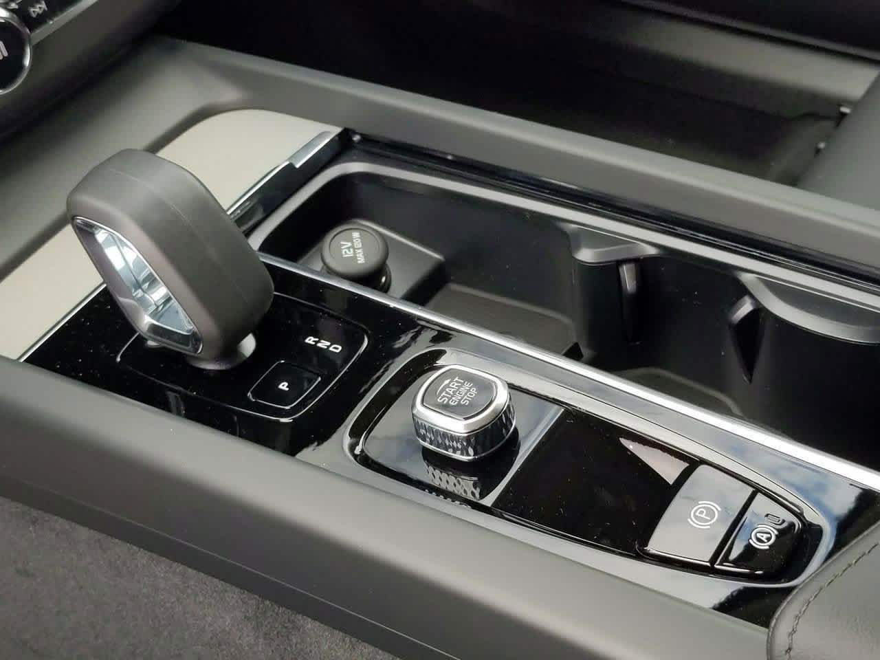 Thumbnail: 2025 Volvo XC60 - 23