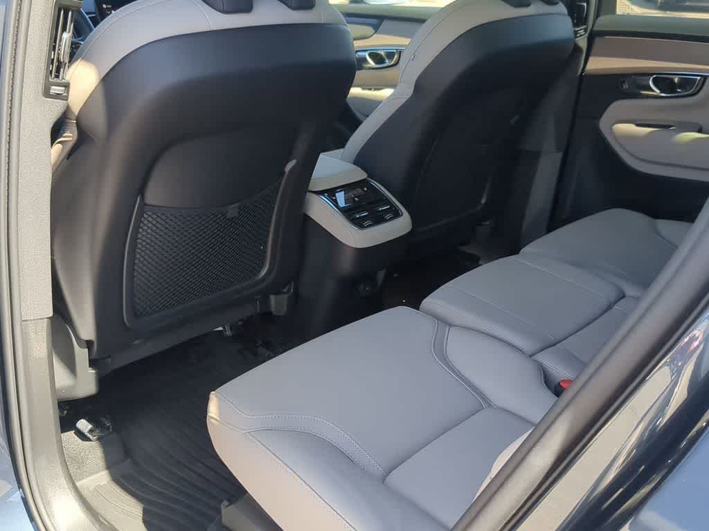 Thumbnail: 2026 Volvo XC90 - 17