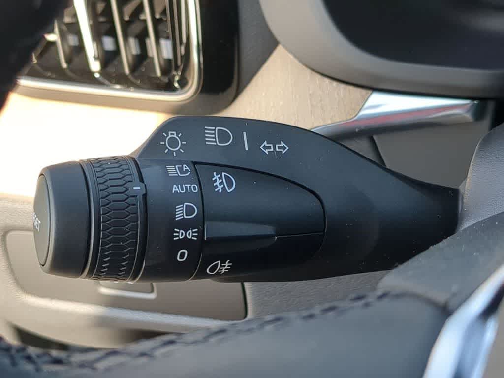 Thumbnail: 2026 Volvo XC60 - 25