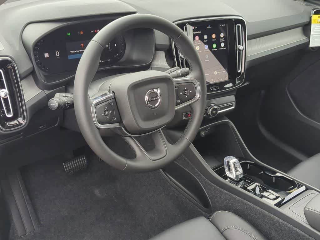 Thumbnail: 2026 Volvo XC40 - 2