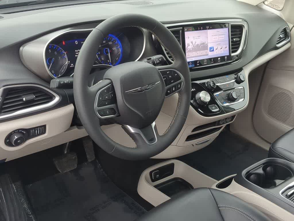 Thumbnail: 2024 Chrysler Pacifica - 2