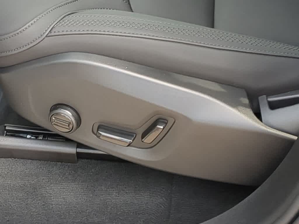 2026 Volvo XC90 Plus - Photo 16