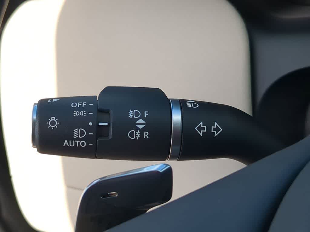 Thumbnail: 2024 Land Rover Discovery Sport - 25