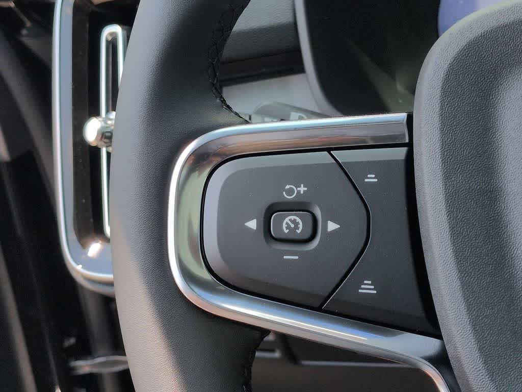 Thumbnail: 2026 Volvo XC40 - 24