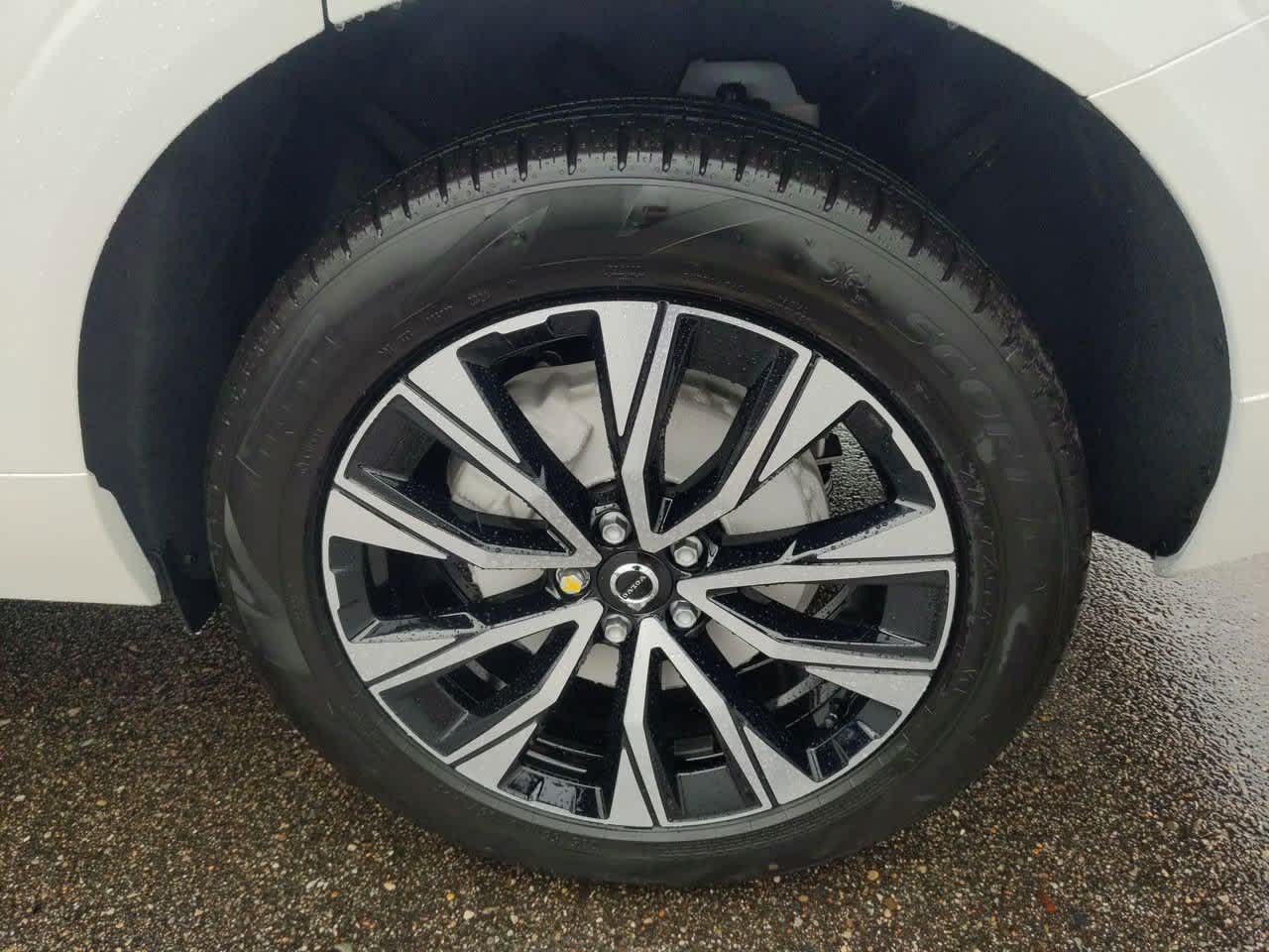 Thumbnail: 2025 Volvo XC60 - 12