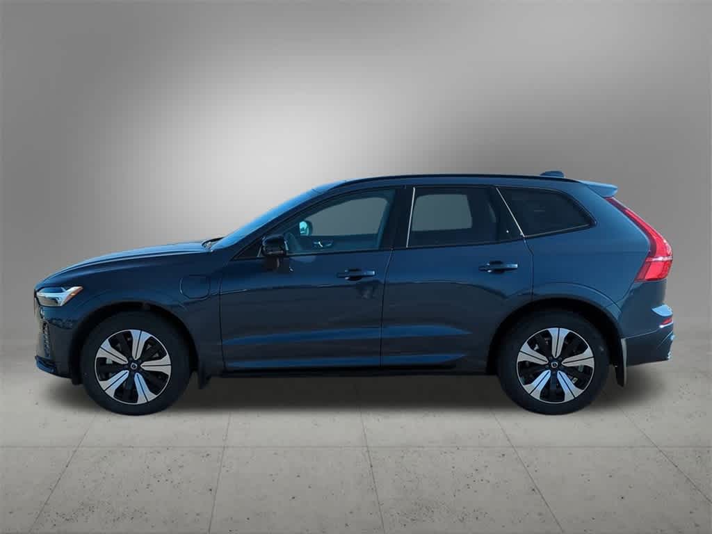 2025 Volvo XC60 Hybrid T8 Core photo 3