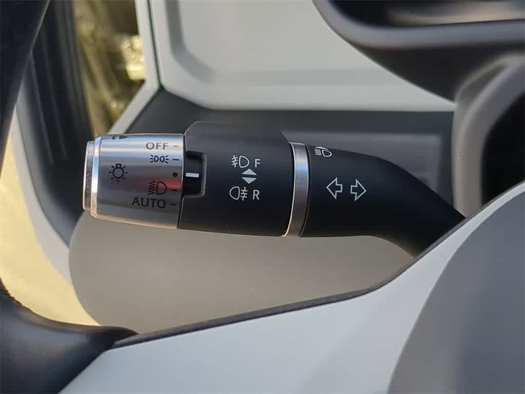 Thumbnail: 2022 Land Rover Defender - 25