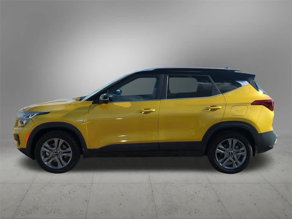 Thumbnail: 2022 Kia Seltos - 3