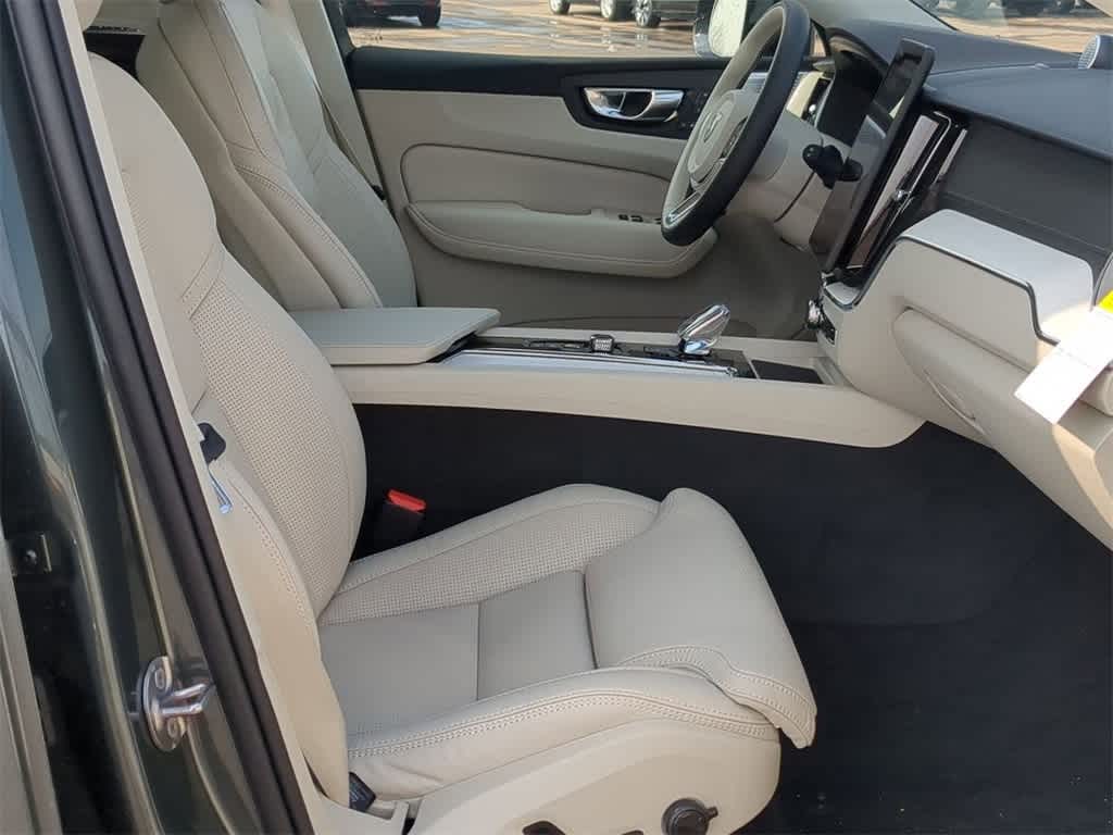 Thumbnail: 2026 Volvo XC60 - 20