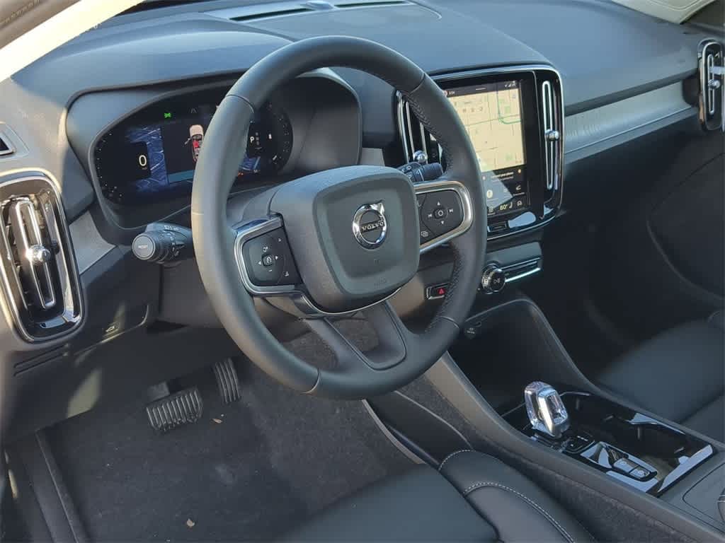 Thumbnail: 2026 Volvo XC40 - 2