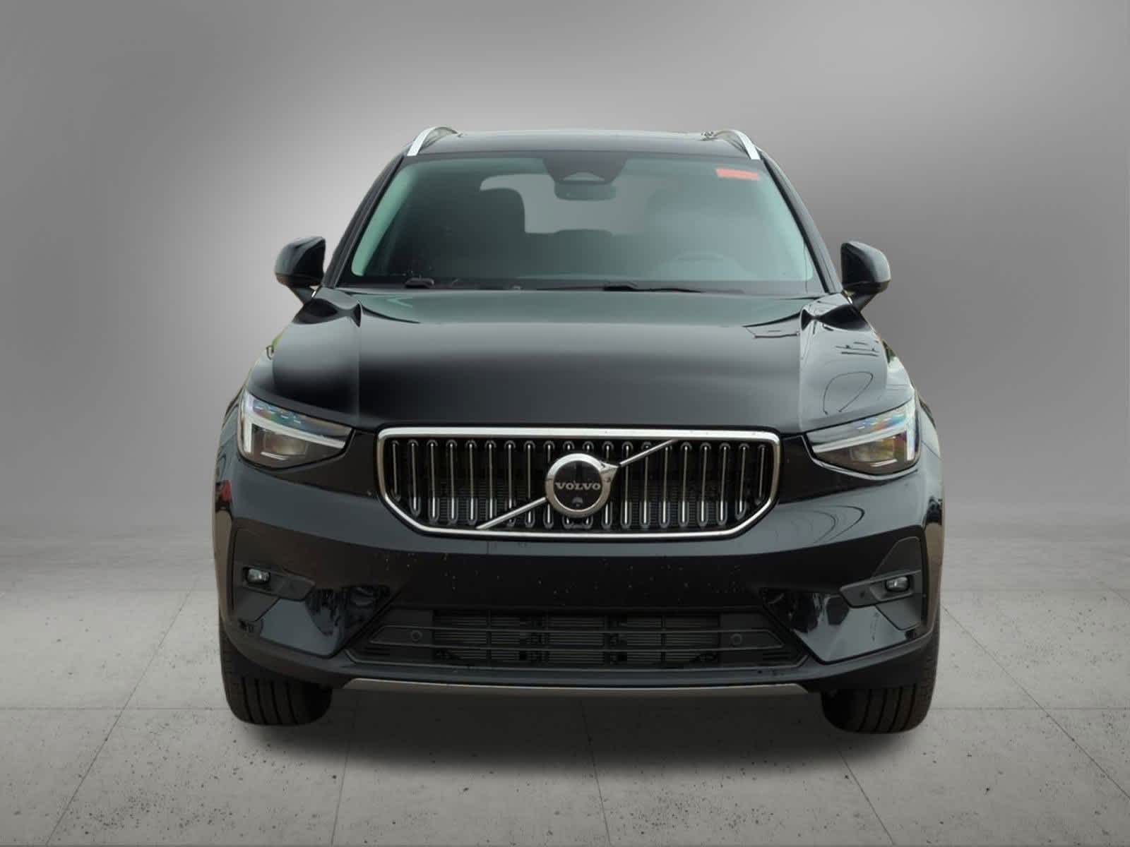 Thumbnail: 2025 Volvo XC40 - 9