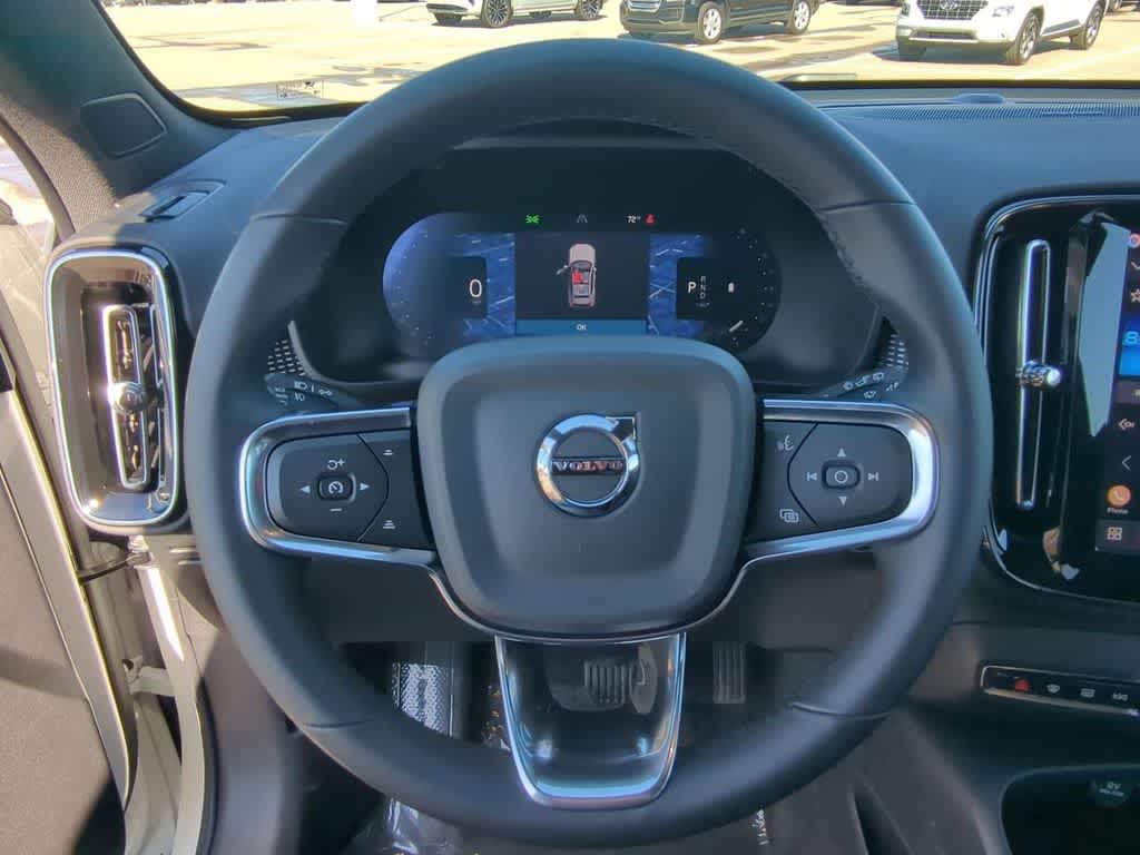 Thumbnail: 2026 Volvo XC40 - 21