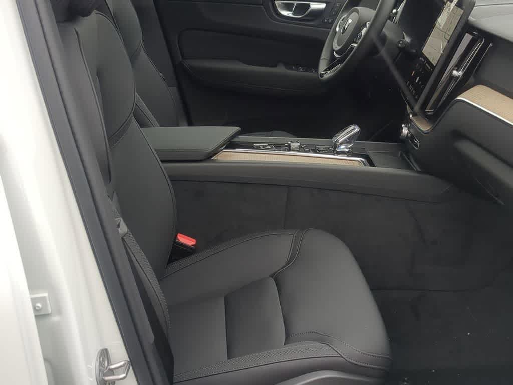 Thumbnail: 2026 Volvo XC60 - 20