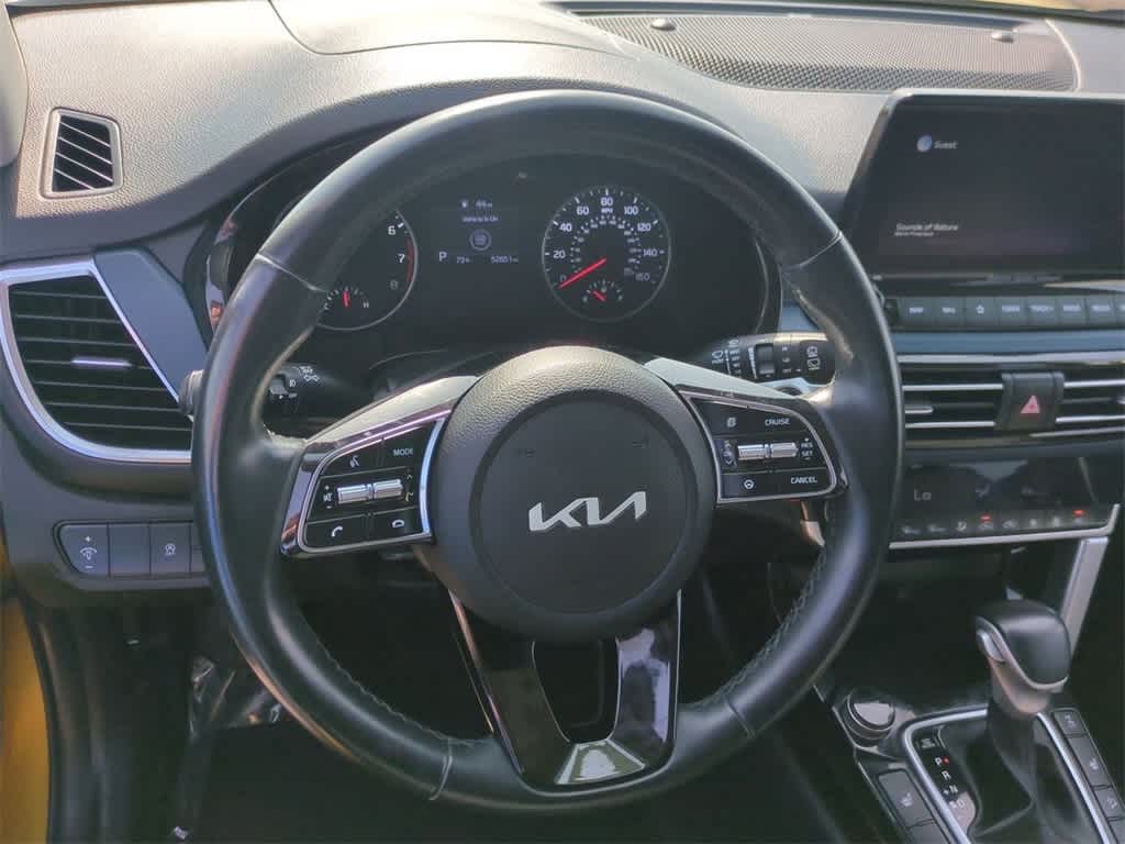 Thumbnail: 2022 Kia Seltos - 22