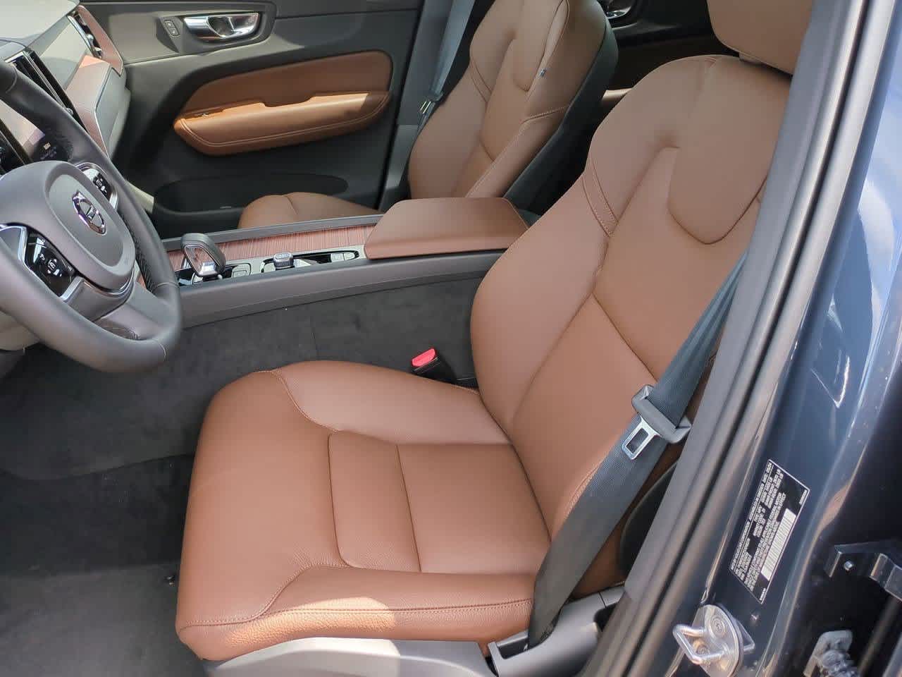 Thumbnail: 2025 Volvo XC60 - 15