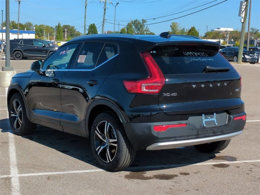 2025 Volvo XC40 Core photo 4