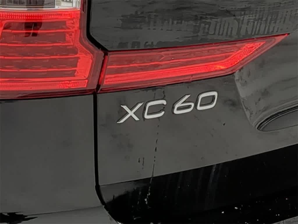 Thumbnail: 2025 Volvo XC60 - 12