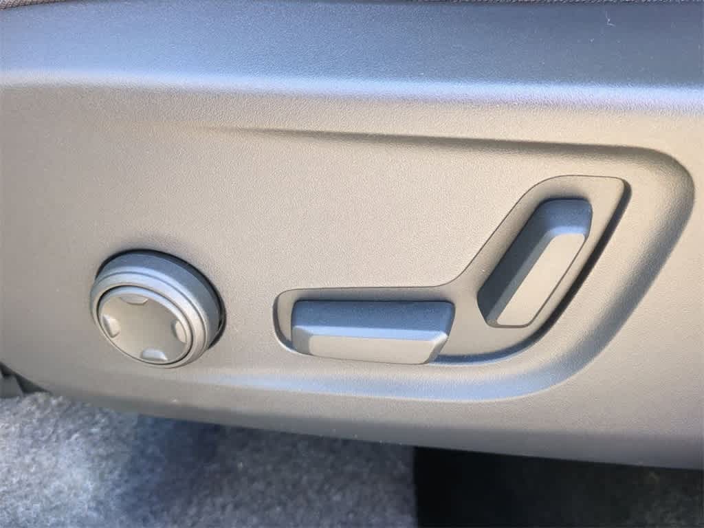 Thumbnail: 2026 Volvo XC40 - 16