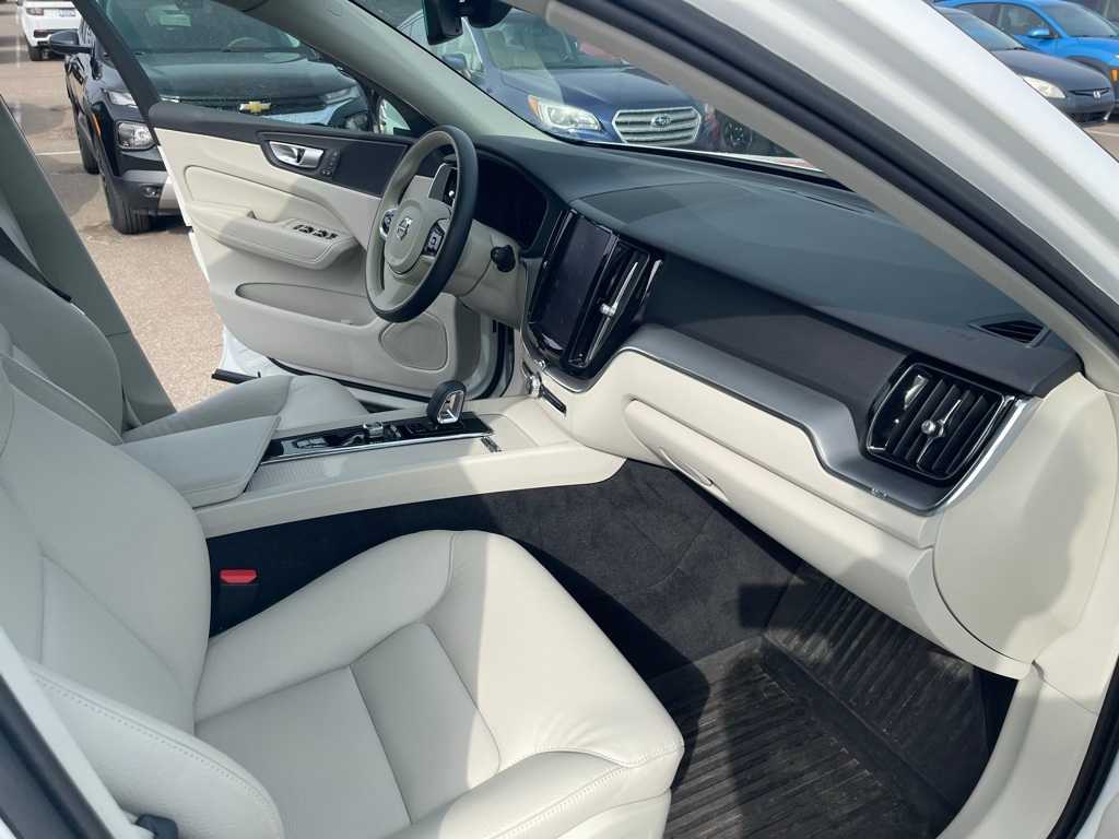 Thumbnail: 2023 Volvo XC60 - 14