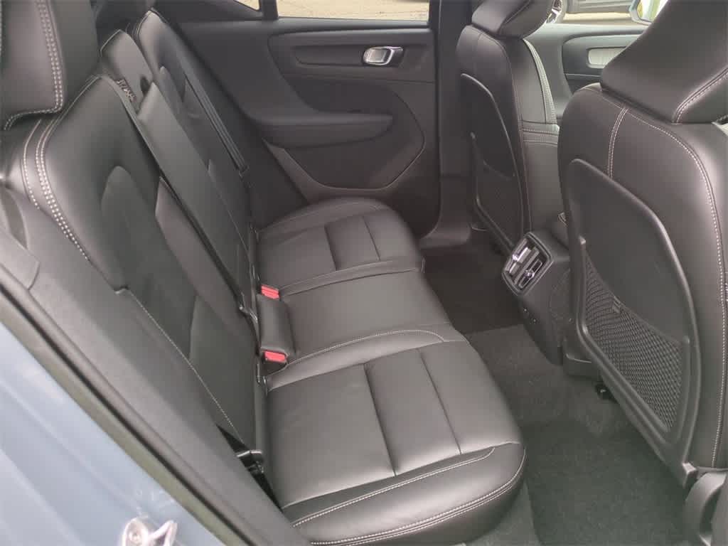 Thumbnail: 2023 Volvo XC40 - 12